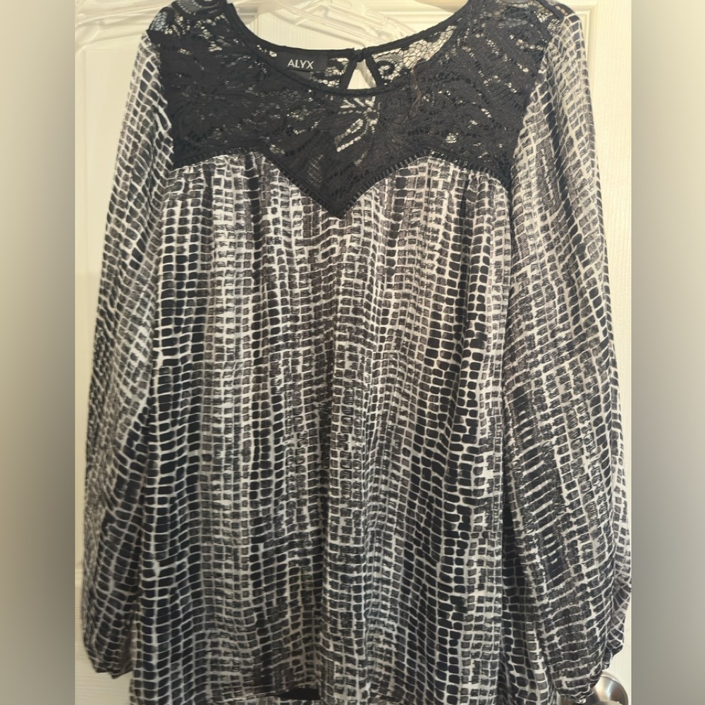 Blouse - Picture 6 of 7